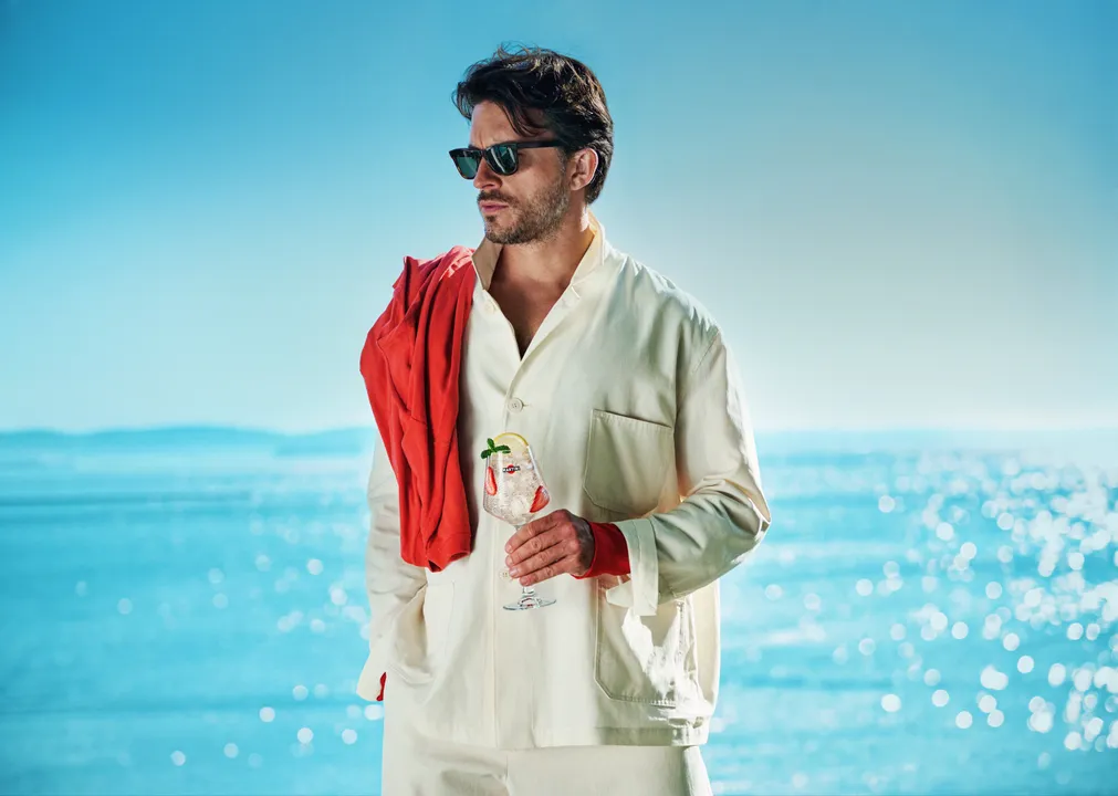 Jonathan Bailey Interpreta Il Suo Nuovo Ruolo Di Martini Man